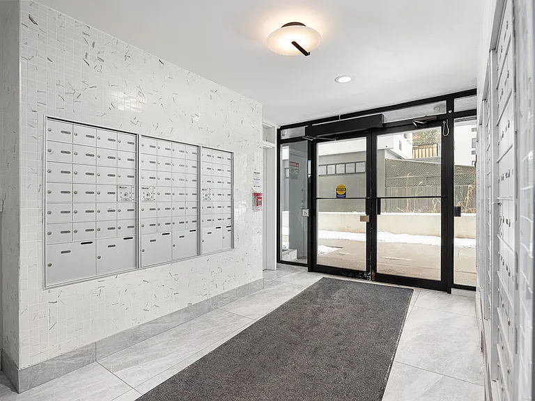 100 Gloucester St — Photo 15