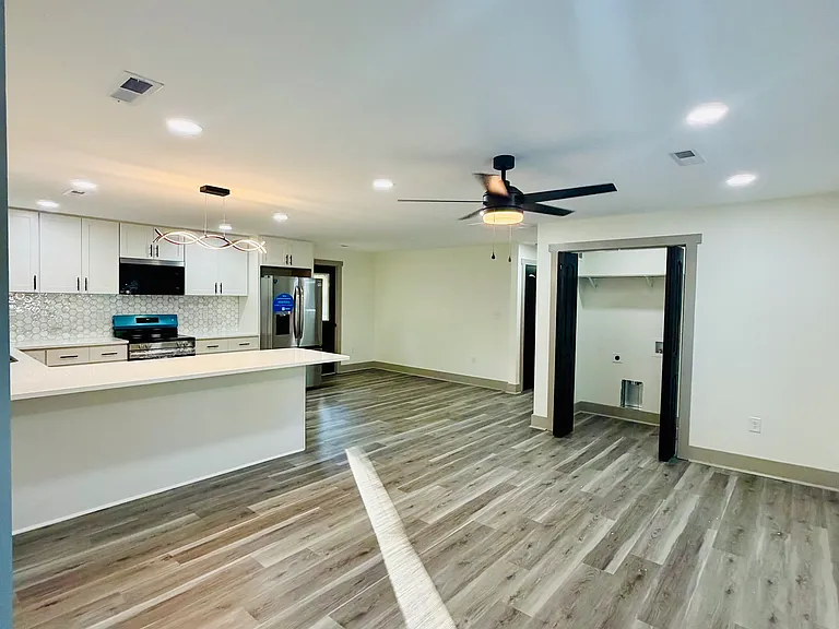 3603 Flint St — Photo 4