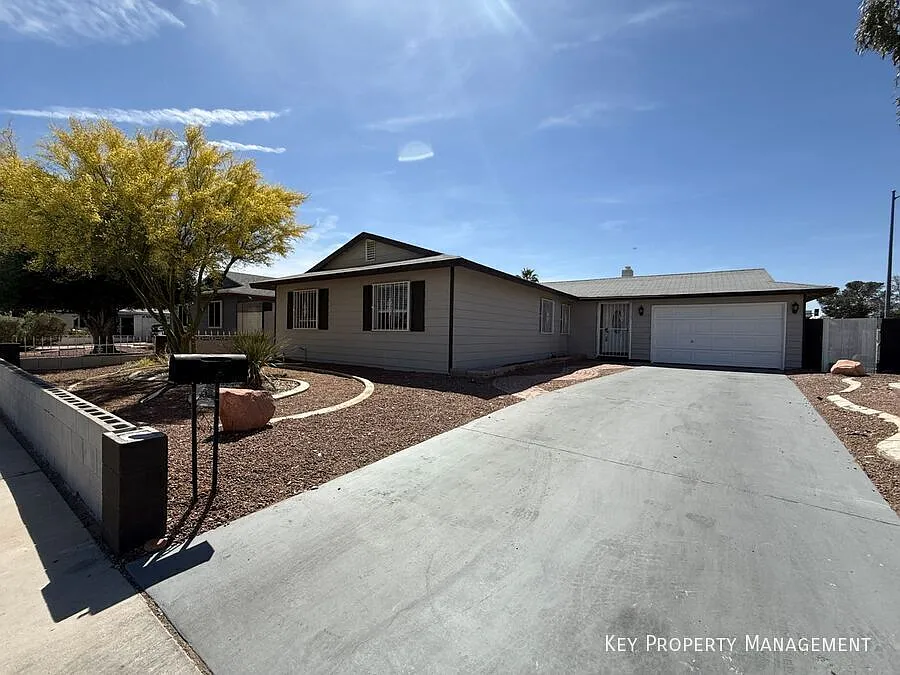 Pristine 4-Bedroom Single-Story Home In Prime Las Vegas Location! — Photo 2