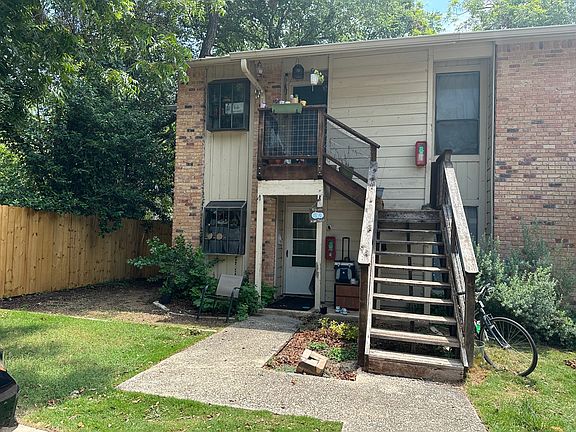 2nd image of 421 W San Antonio St APT E1