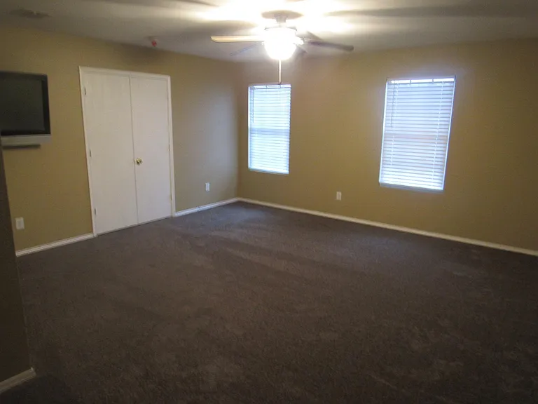 8724 Hunters Trl — Photo 3