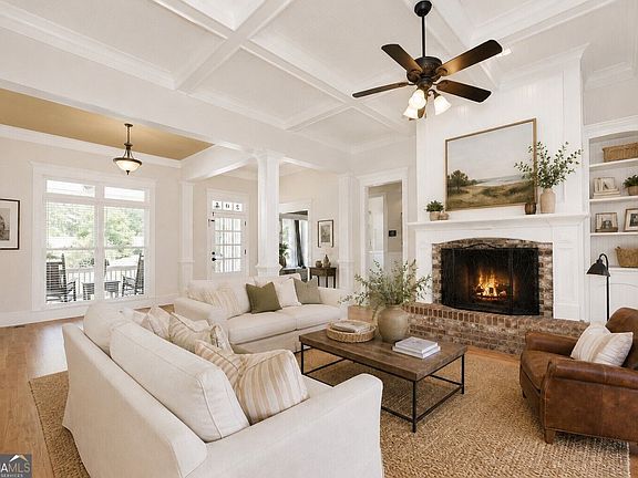 4th image of 204 Lynn Ln