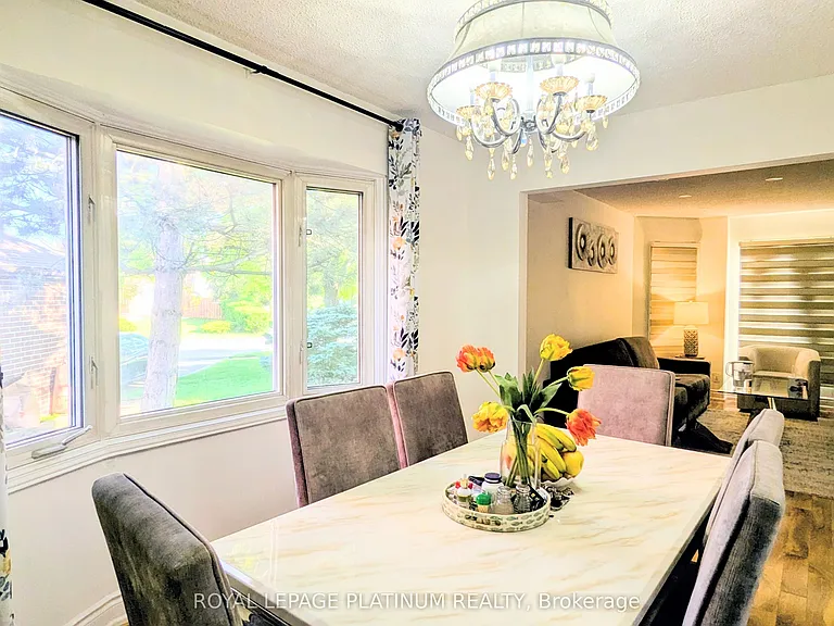4 Gervais Dr — Photo 4