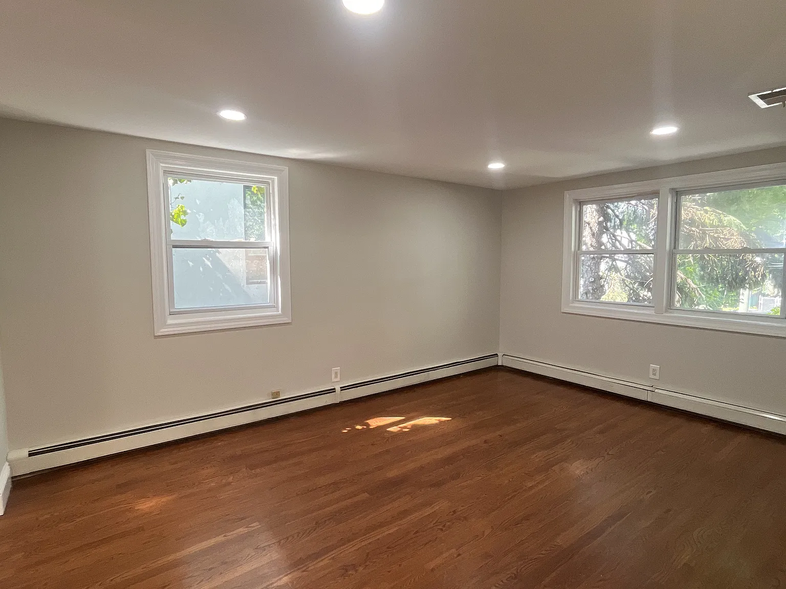 2 bed, 928 sqft, $3,200 — Photo 2