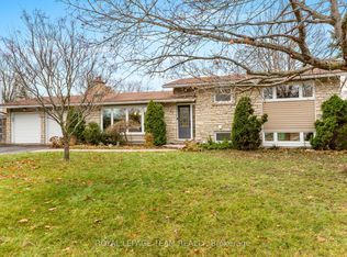 62 Crystal Beach Dr, Ottawa, ON K2H5N1