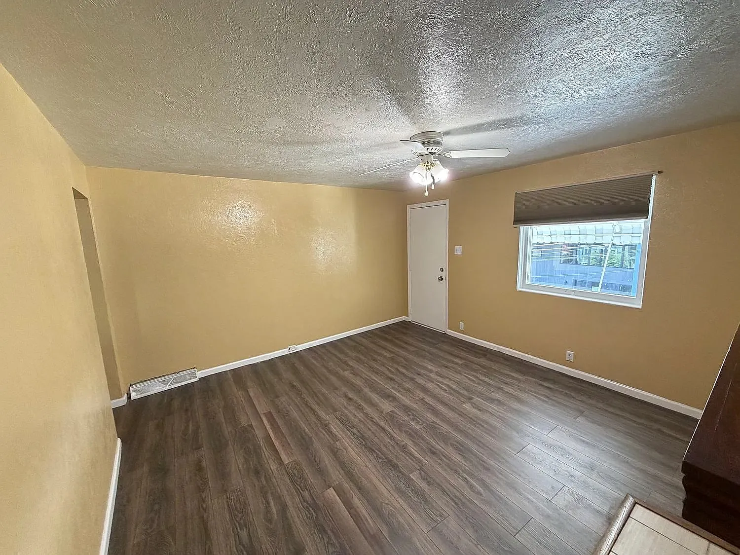 2 bed, 1200 sqft, $1,600 — Photo 3