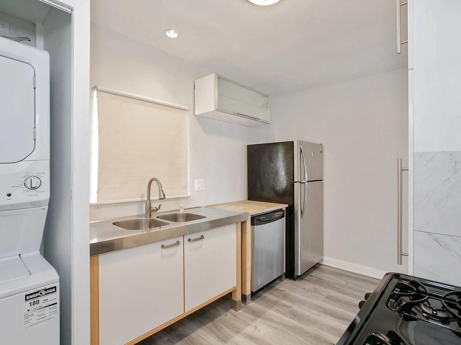 Malibu Cove Apartments — Photo 1