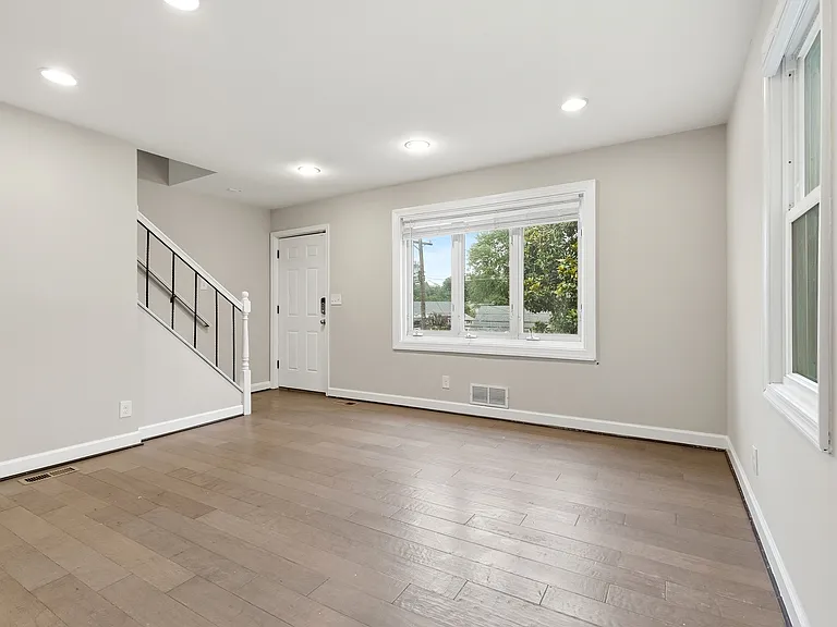 10 Birch Ave — Photo 16
