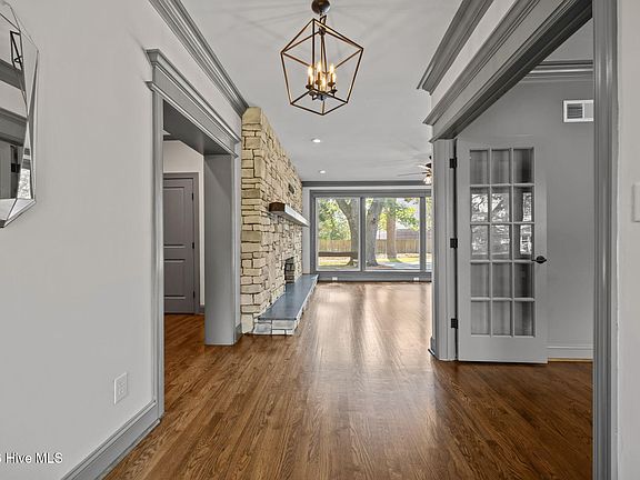 2nd image of 1041 E Rock Spring Road