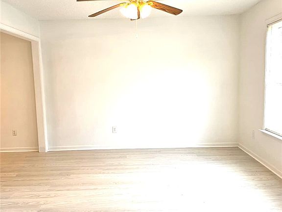 3rd image of 613 Golden Springs Ln