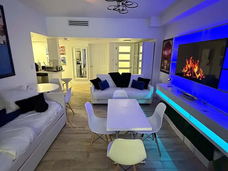 Ocean Dr — Photo 79