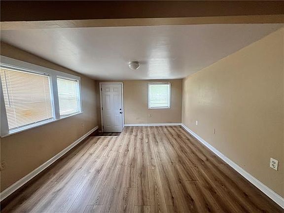 5th image of 2739 Bay St #B