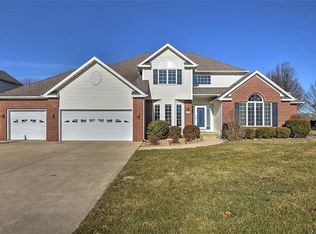 826 Fairway Dr, Forsyth, IL