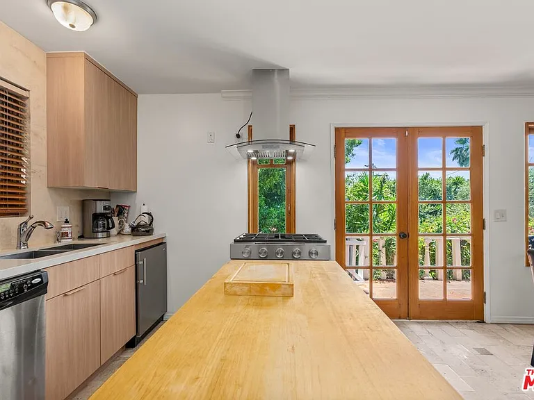 8298 Presson Pl — Photo 7