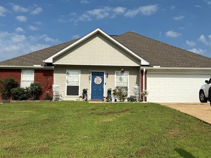 1st image of 107 Eastbriar Dr