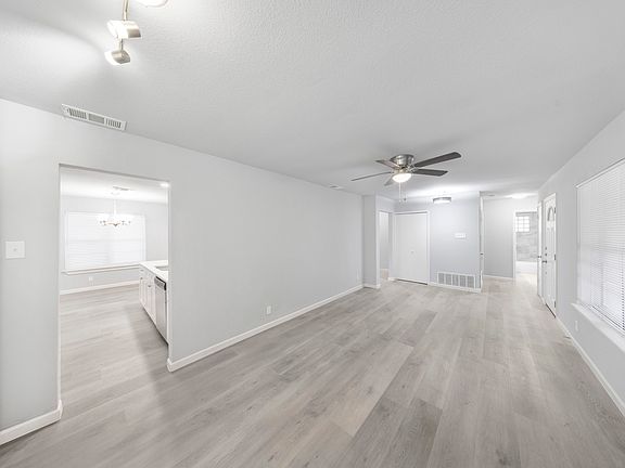 4th image of 4243 Greystone Dr
