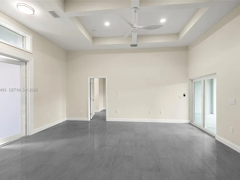 1043 Albert Ave — Photo 15
