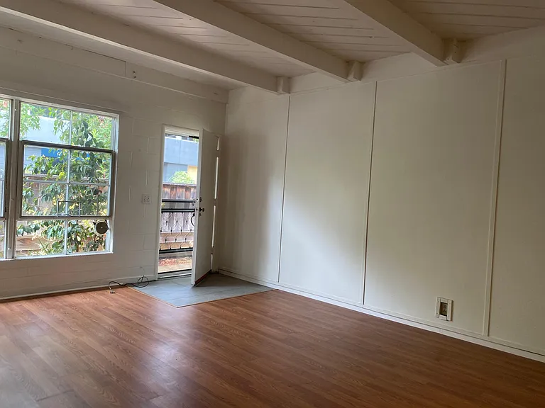 2263 Yale St — Photo 2