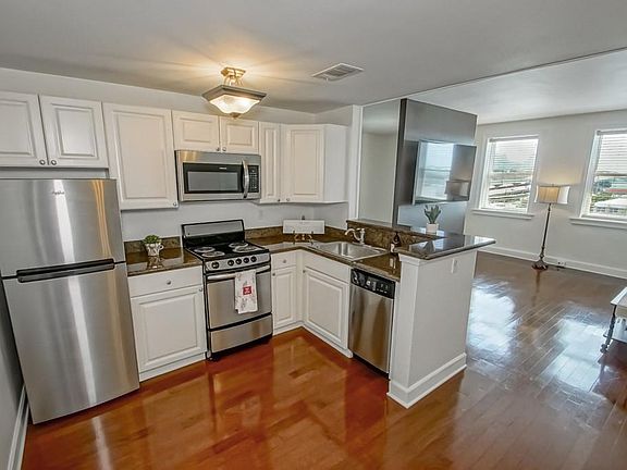 3rd image of 1205 Saint Charles Ave APT 903