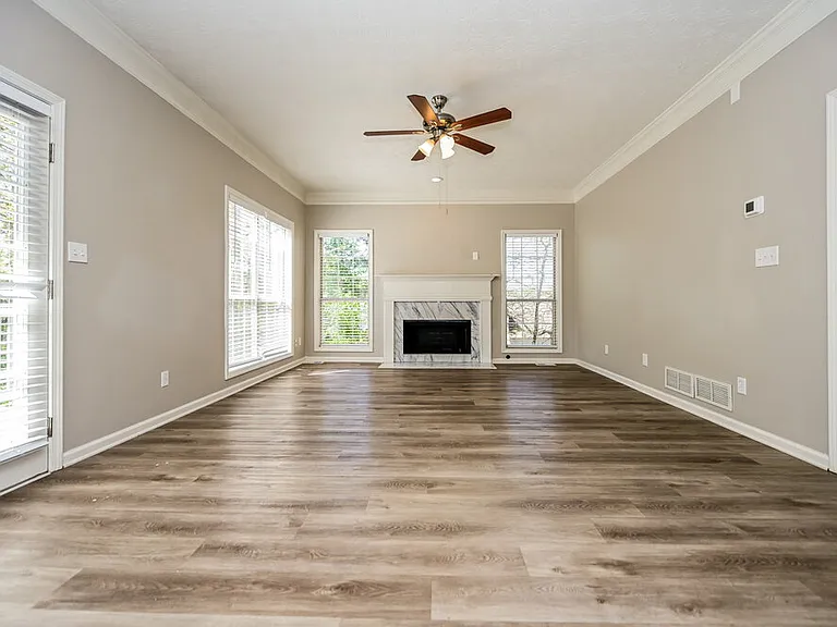 135 Stratmore Pl — Photo 6