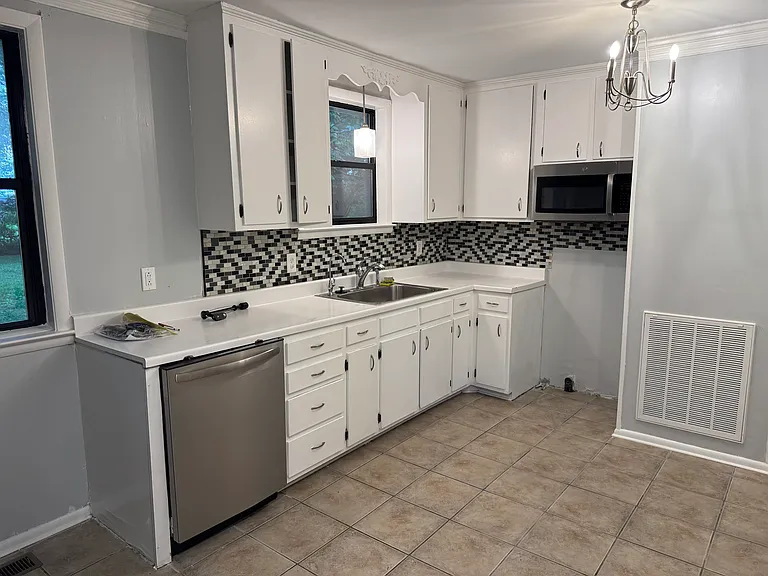 112 William Dr — Photo 7