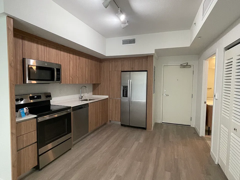 15428 NW 2nd Ave #C21