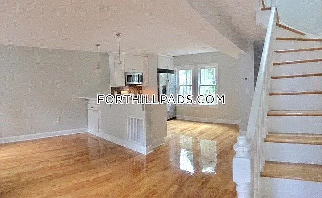 6 Saint James Pl — Photo 2