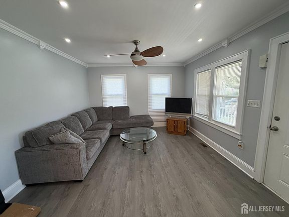 3rd image of 14 Fountain St