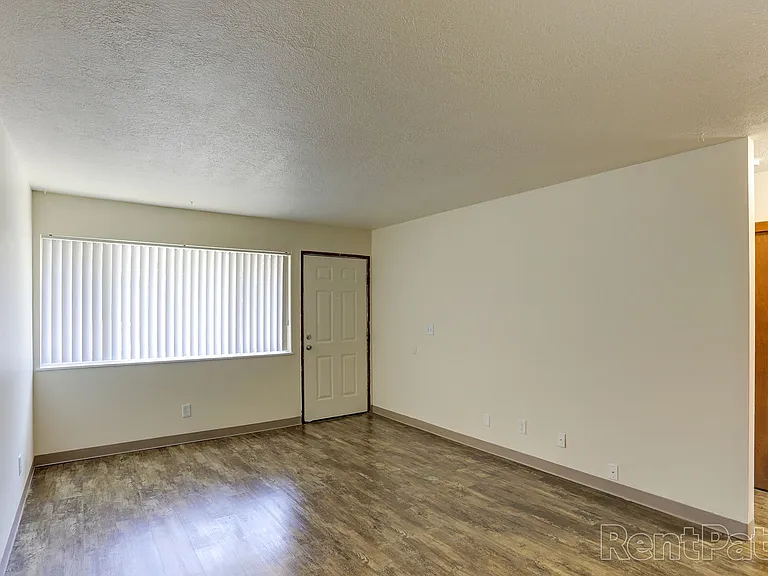 Arrowsmith Apartments — Photo 31