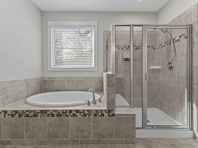 3828 Hickory Manor Dr — Photo 34