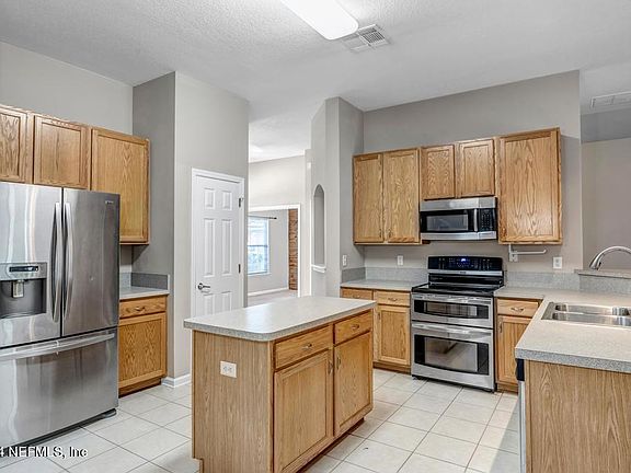 3rd image of 2551 CREEKFRONT Drive