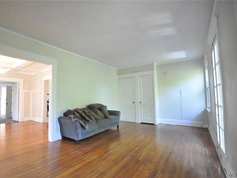 9 Wellington Rd — Photo 4