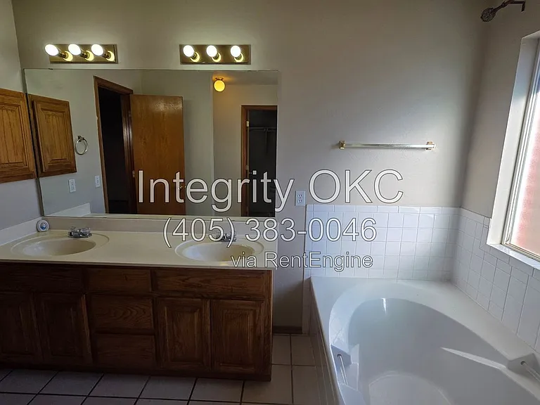 6820 NW 135th Cir — Photo 13