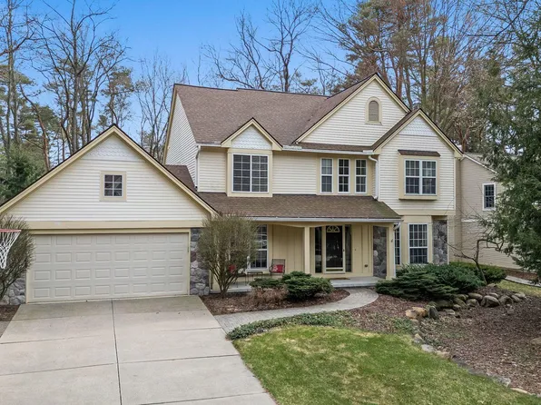 6037 Pine Needle Ct, Clarkston, MI 48346