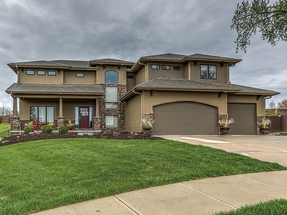 1st image of 3101 N 158th Plaza Cir