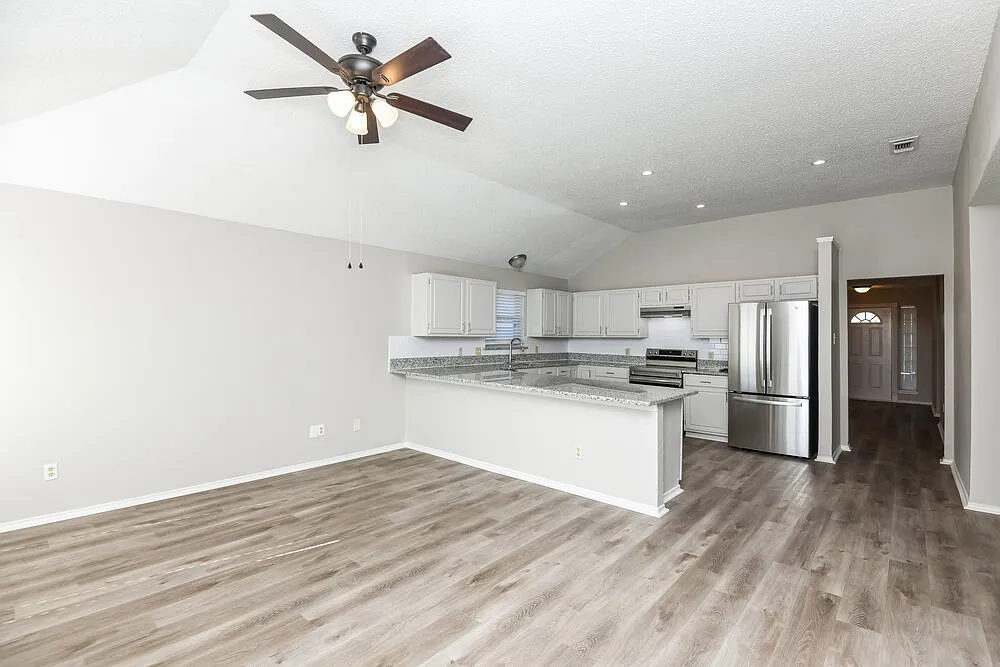 3 bed, 2.0 bath, 1772 sqft, $2,345 — Photo 4