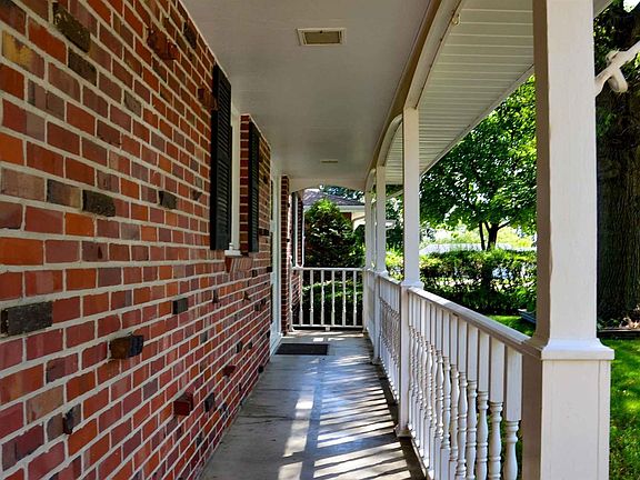 4th image of 5840 Earl Dr