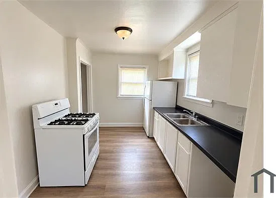 2 bed, $1,100 — Photo 2