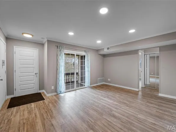 1406 Durango Ln APT 7, Fenton, MO 63026