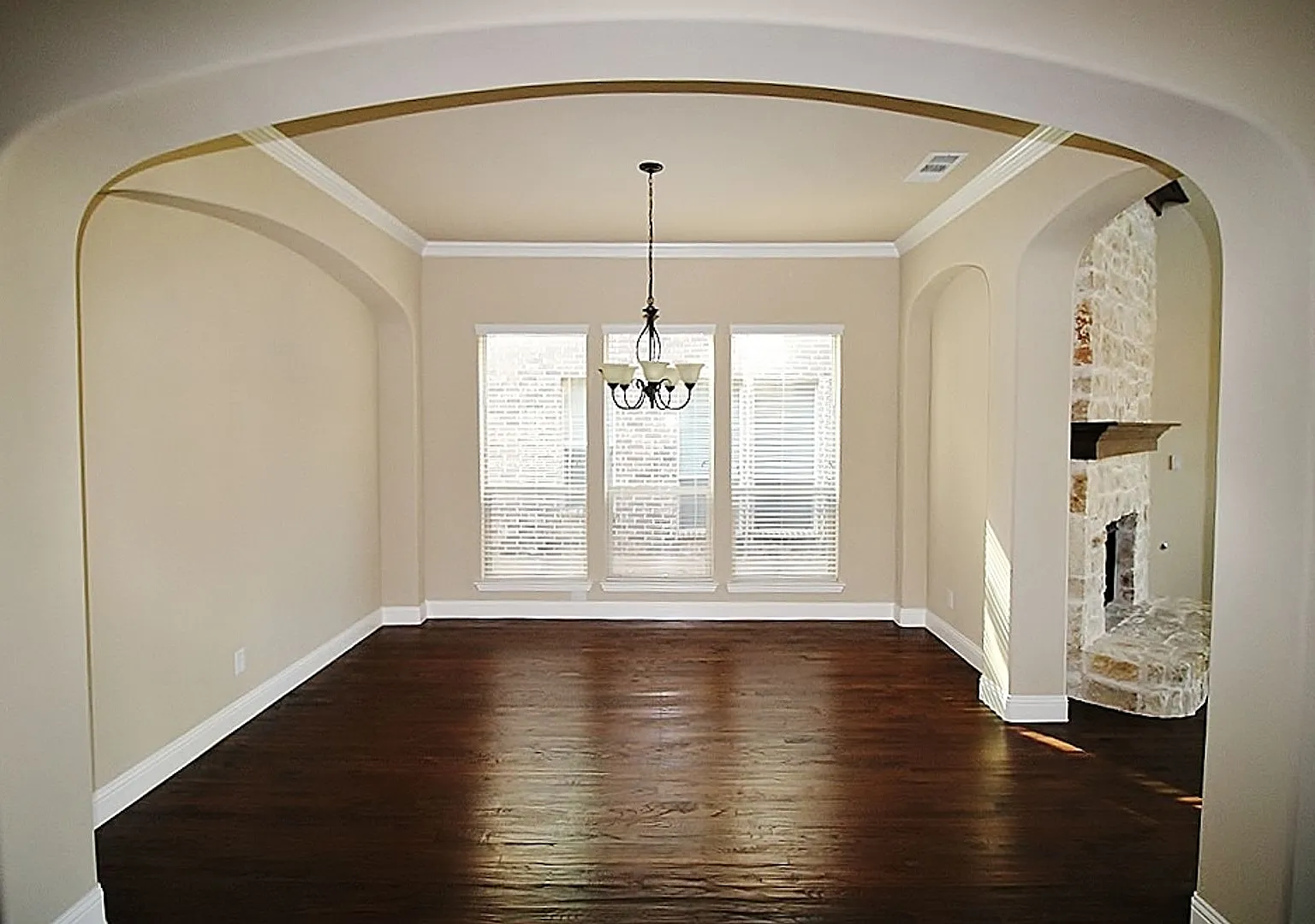 Exquisite 2-Story 5/5.5/3 in Frisco ISD For Rent! — Photo 4