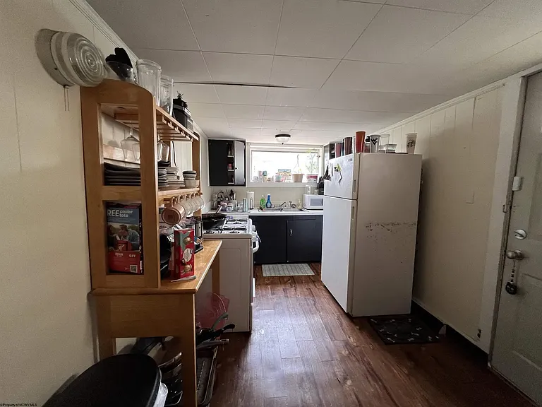 405 Forest — Photo 3