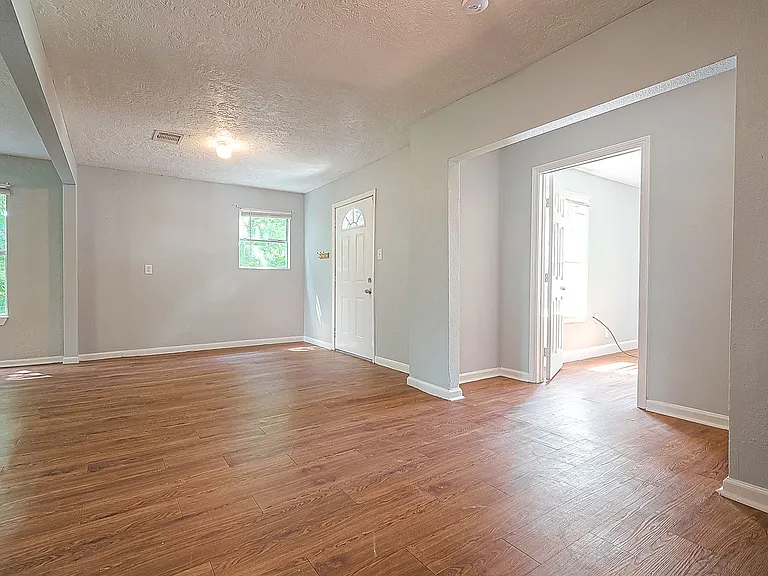 4810 Carmen St — Photo 8