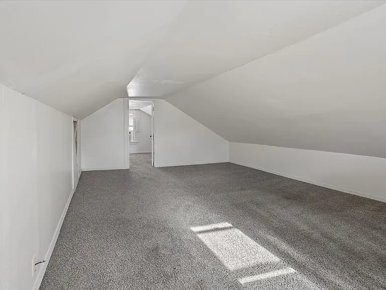 2813 Faircourt St — Photo 16