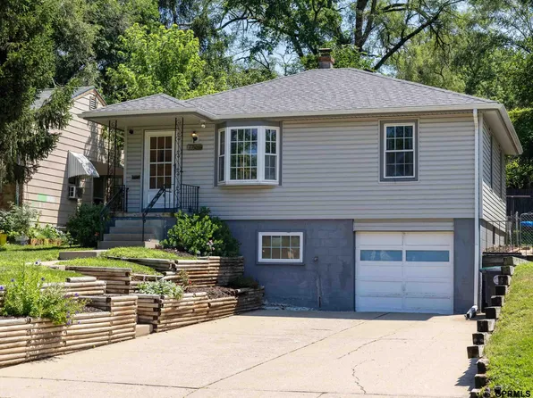 3709 N 55th St, Omaha, NE 68104