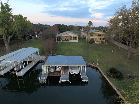 4th image of 2820 Lakeview Ln