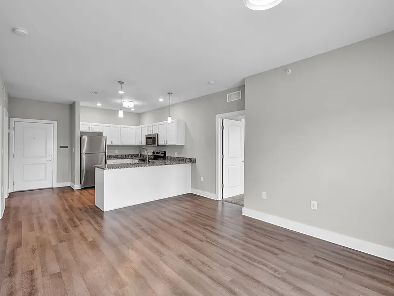 309 E Spring St — Photo 10