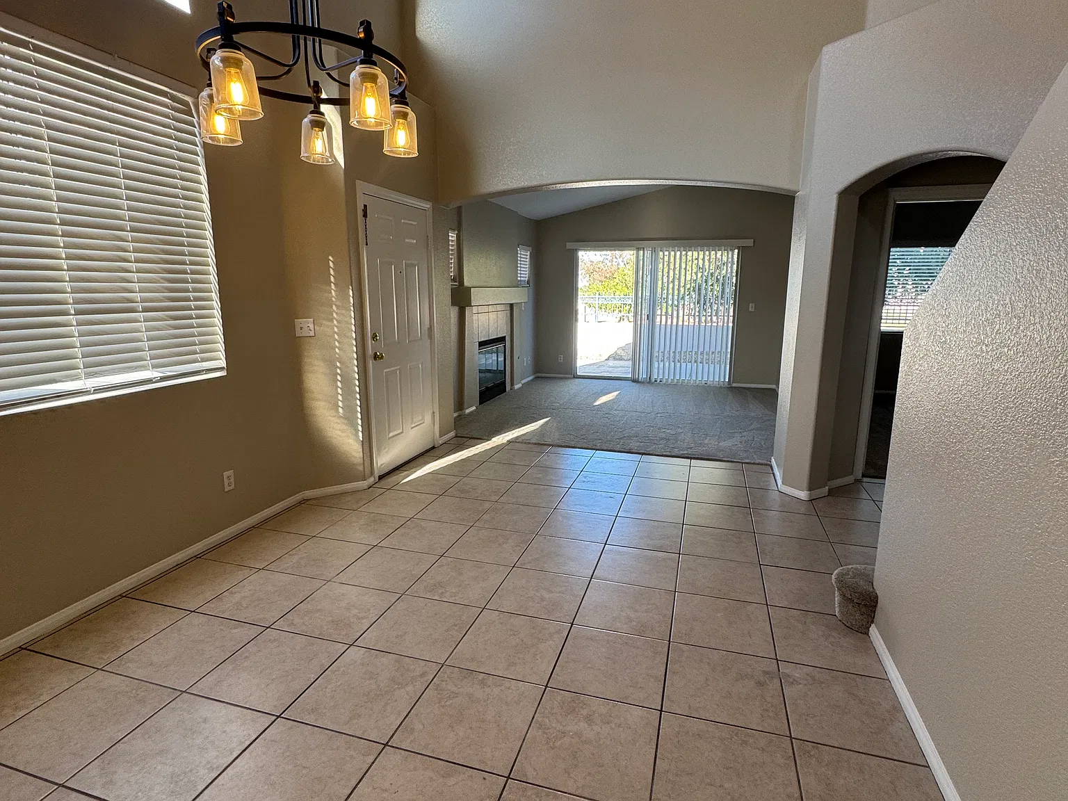 3 bed, 2.5 bath, 1450 sqft, $2,100 — Photo 4