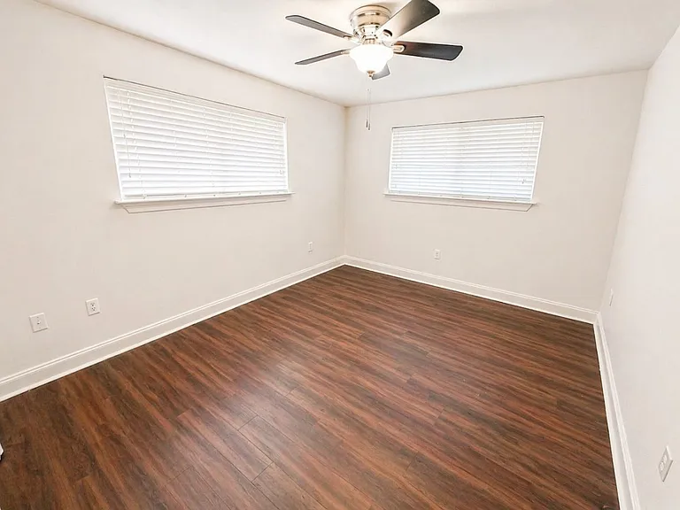 8720 Livingston Ave — Photo 6