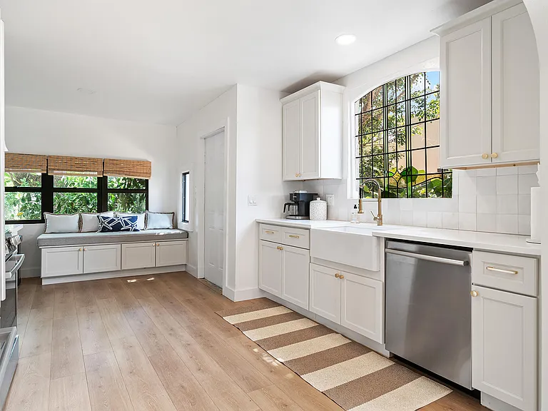 520 W 28th St — Photo 15