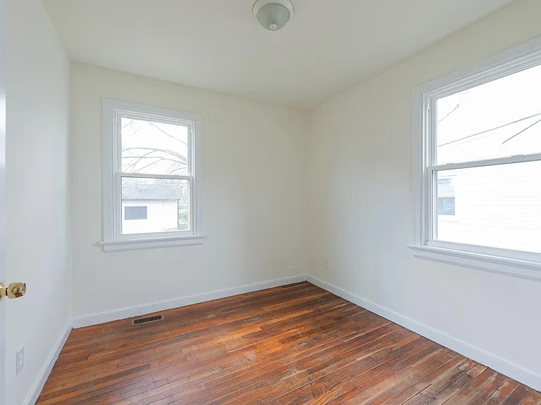 101 S Cedar Ave — Photo 9